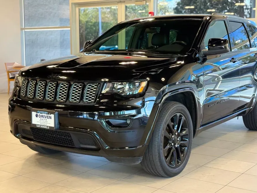 2021 Jeep Grand Cherokee Laredo photo 1