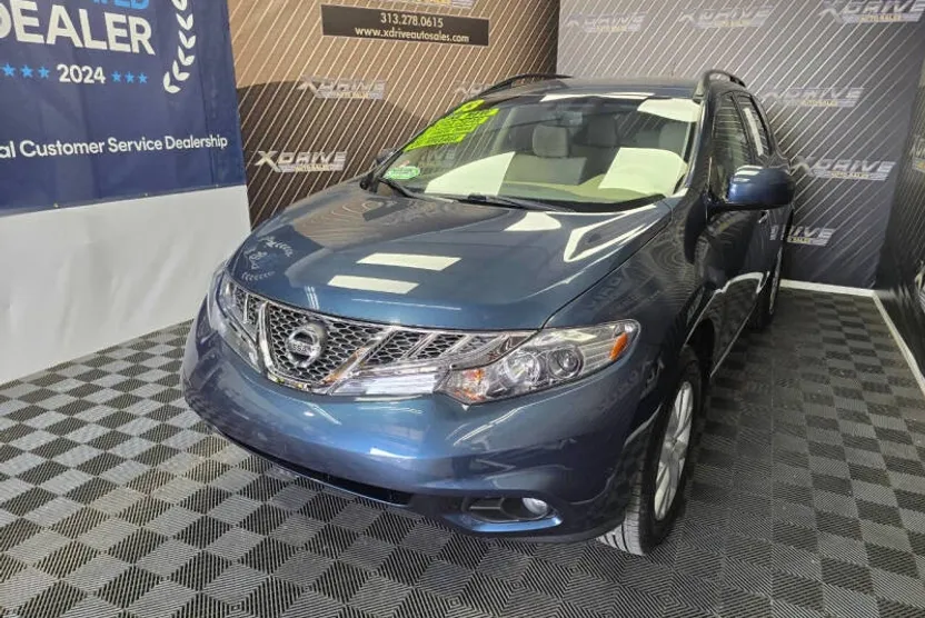 2013 Nissan Murano SV photo 1