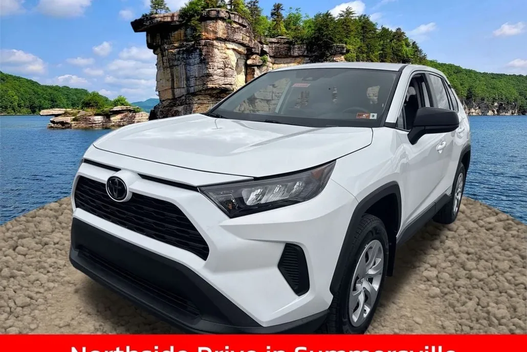 2022 Toyota RAV4 LE photo 1