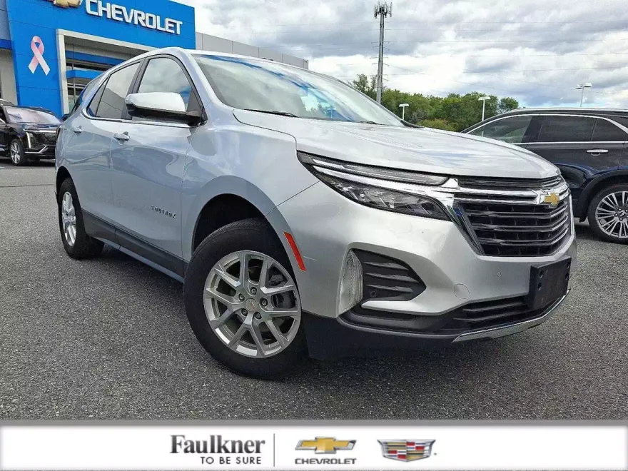 2022 Chevrolet Equinox LT photo 1