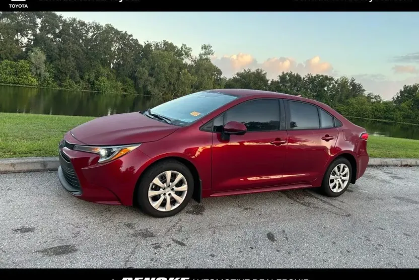2025 Toyota Corolla LE photo 1