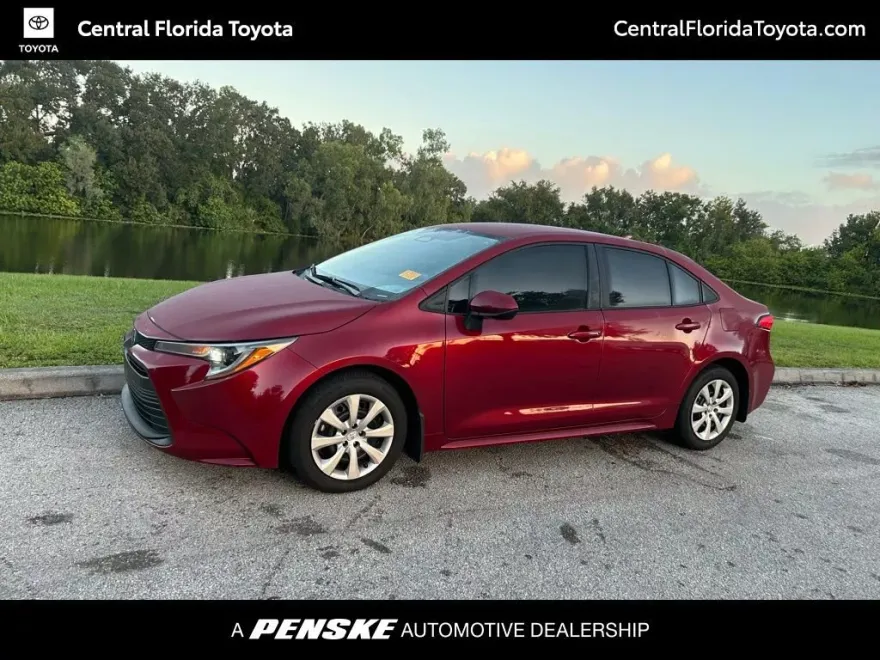 2025 Toyota Corolla LE photo 1
