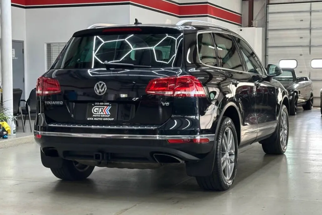 2016 Volkswagen Touareg FSI Sport Lux Executive photo 1