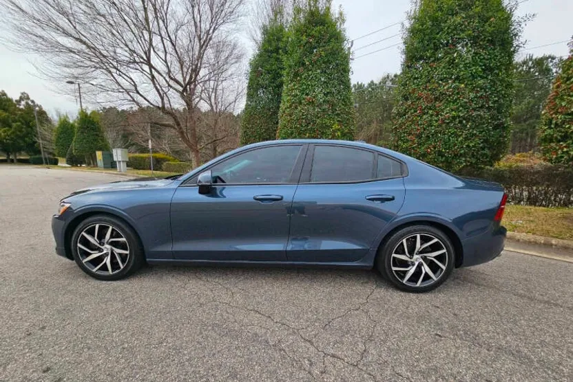 2020 Volvo S60 T5 Momentum photo 1