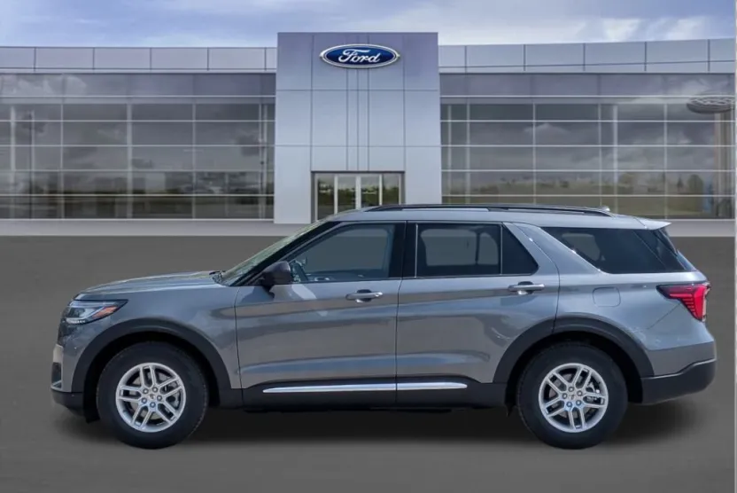 2025 Ford Explorer photo 1