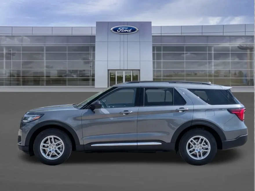 2025 Ford Explorer photo 1