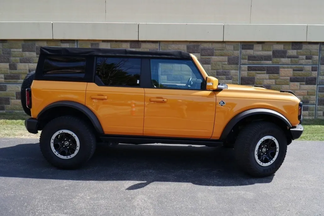 2021 Ford Bronco Outer Banks photo 1