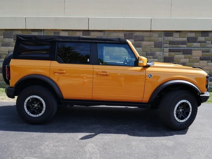 2021 Ford Bronco Outer Banks photo 1