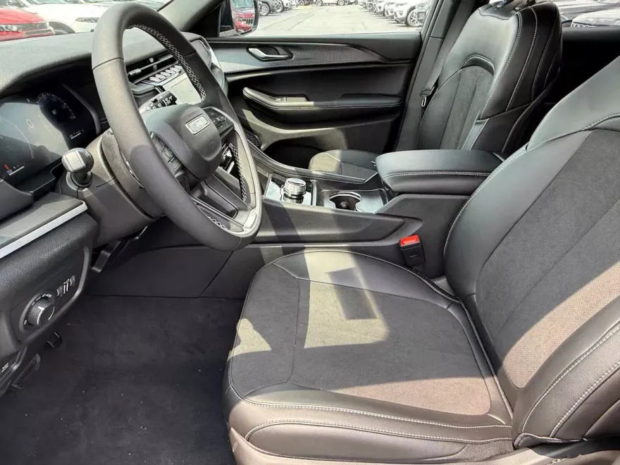 2025 Jeep Grand Cherokee Altitude photo 1