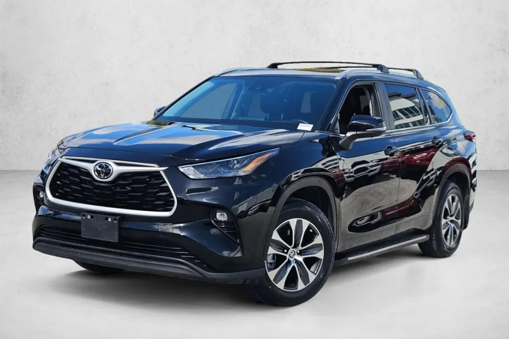 2024 Toyota Highlander XLE photo 1