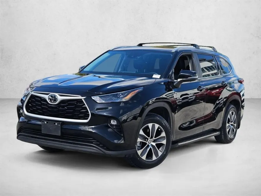 2024 Toyota Highlander XLE photo 1