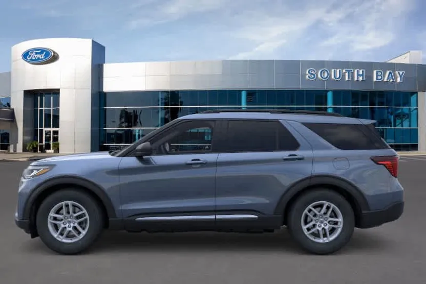 2025 Ford Explorer photo 1