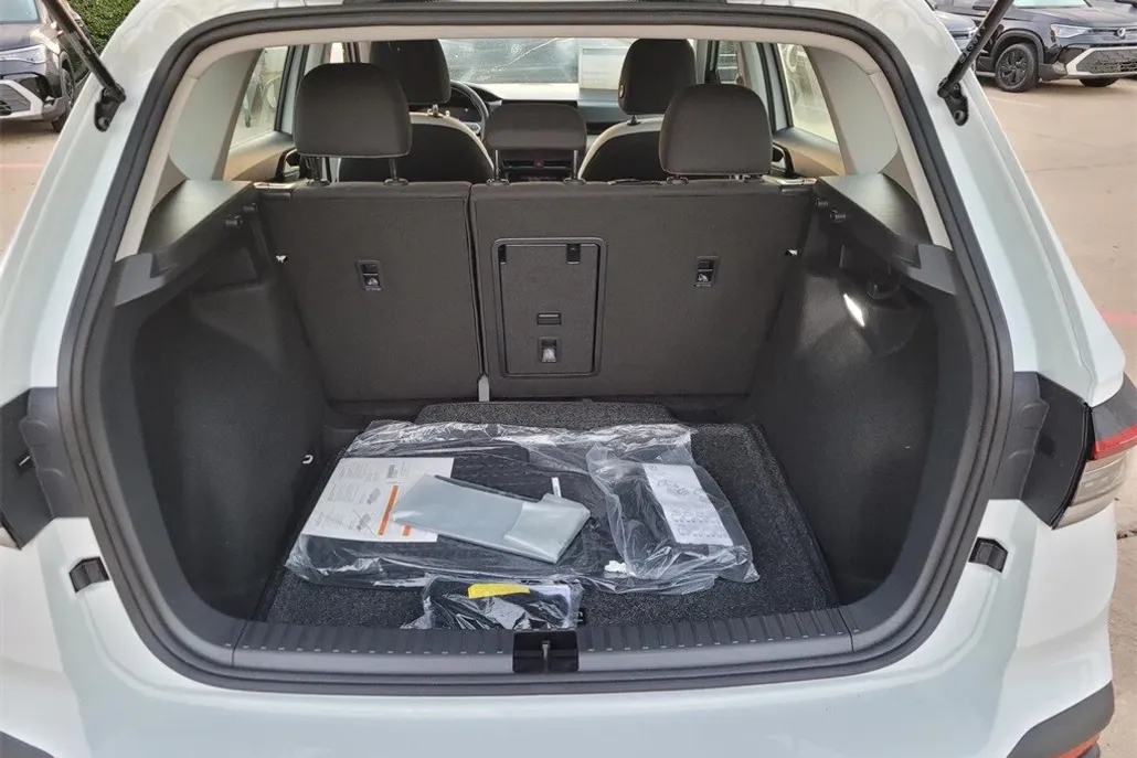 2025 Volkswagen Taos S photo 1