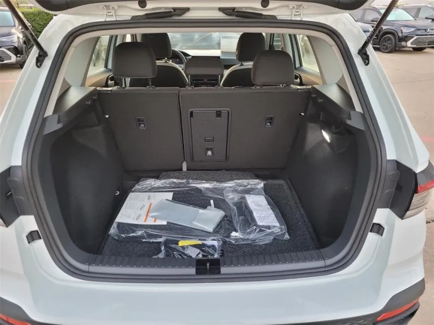 2025 Volkswagen Taos S photo 1