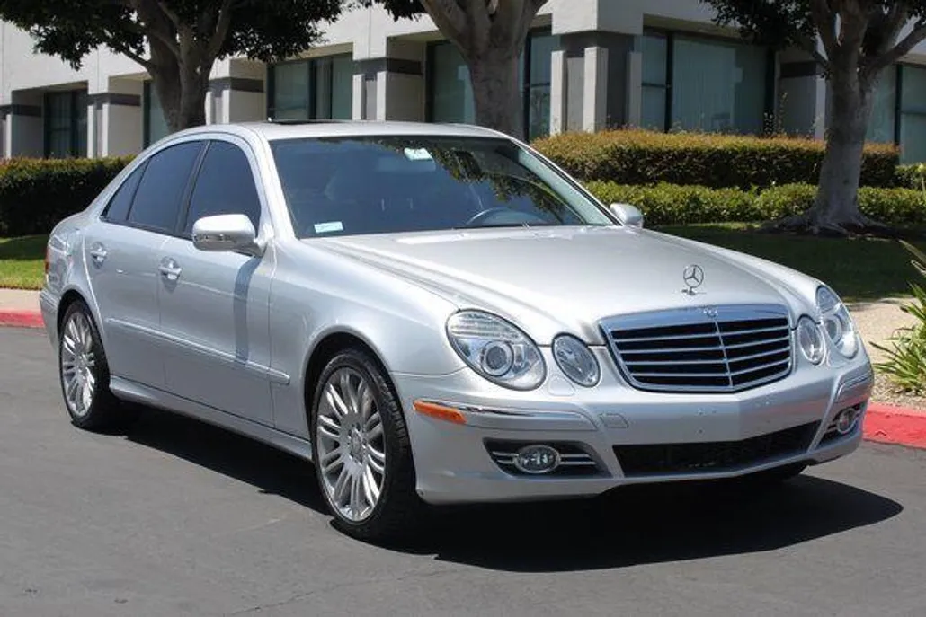 2008 Mercedes Benz E photo 1