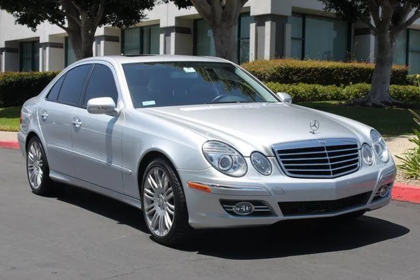 2008 Mercedes Benz E photo 1