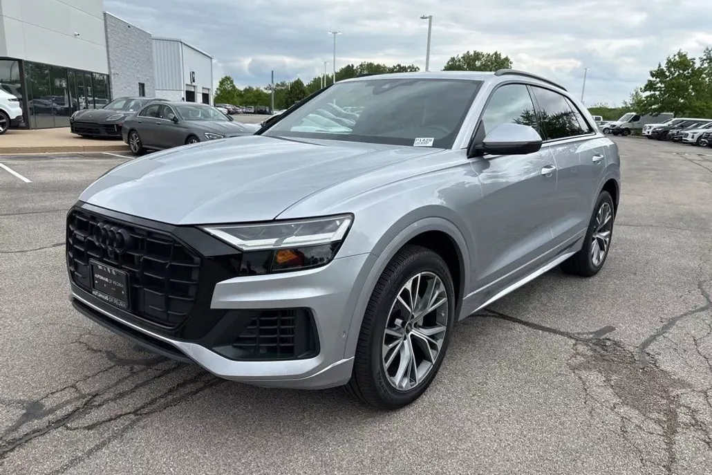 2022 Audi Q8 Premium photo 1