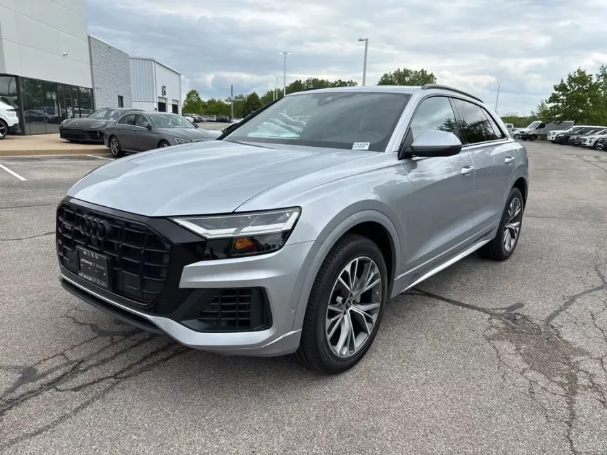 2022 Audi Q8 Premium photo 1