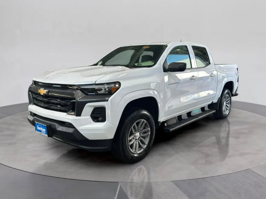 2025 Chevrolet Colorado Work Truck LT photo 1