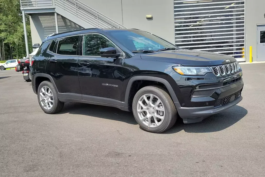 2024 Jeep Compass Latitude Lux photo 1