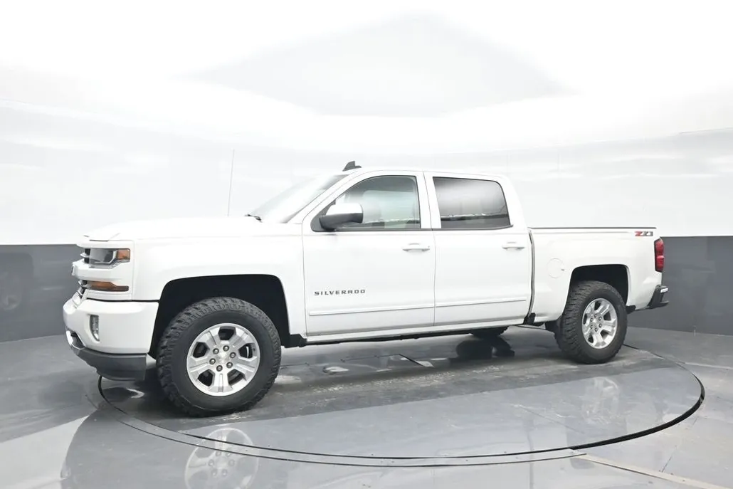 2018 Chevrolet Silverado 1500 LT photo 1