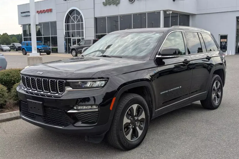 2024 Jeep Cherokee Limited 4xe photo 1