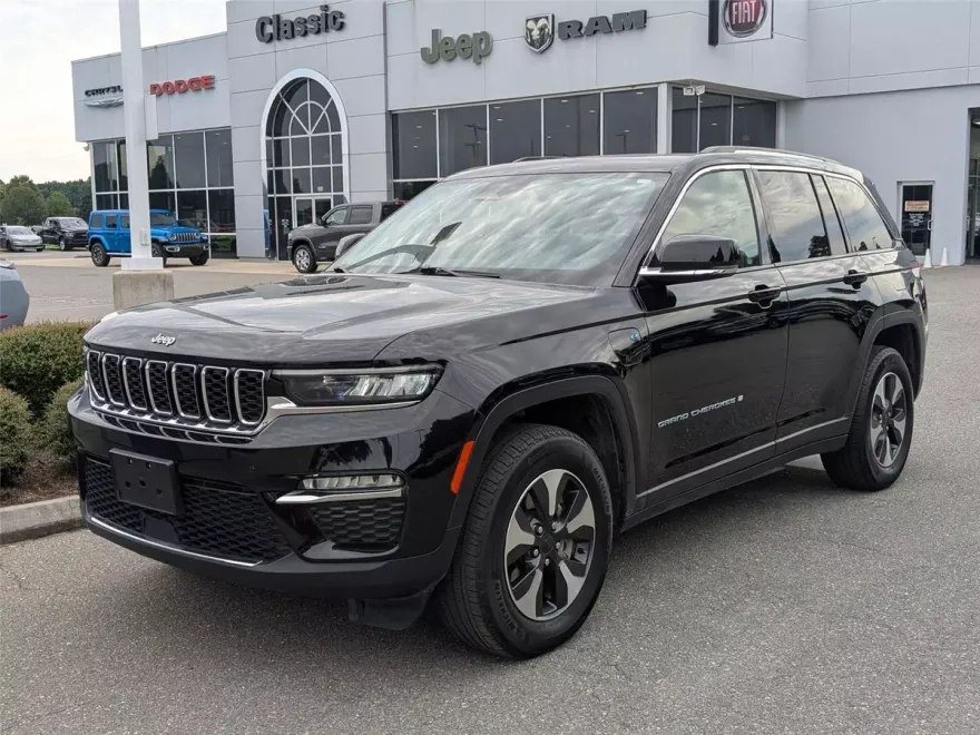 2024 Jeep Cherokee Limited 4xe photo 1