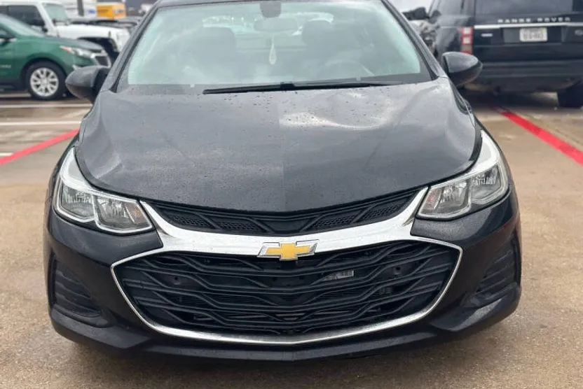 2019 Chevrolet Cruze LS photo 1