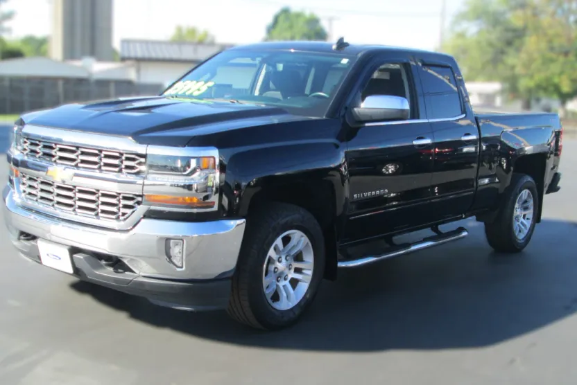 2018 Chevrolet Silverado 1500 LT photo 1