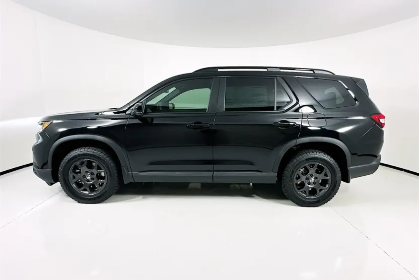 2025 Honda Pilot TrailSport photo 1