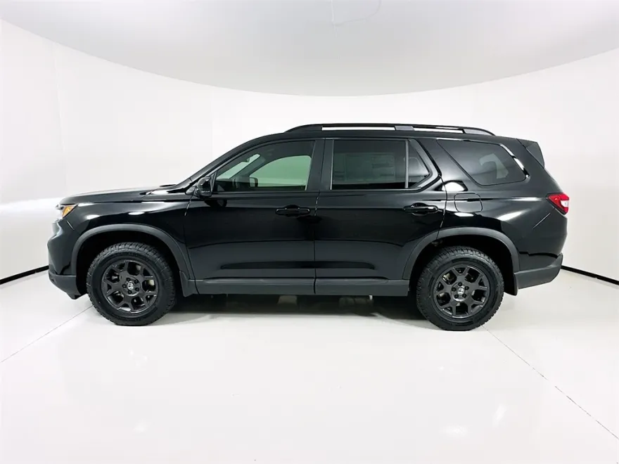2025 Honda Pilot TrailSport photo 1