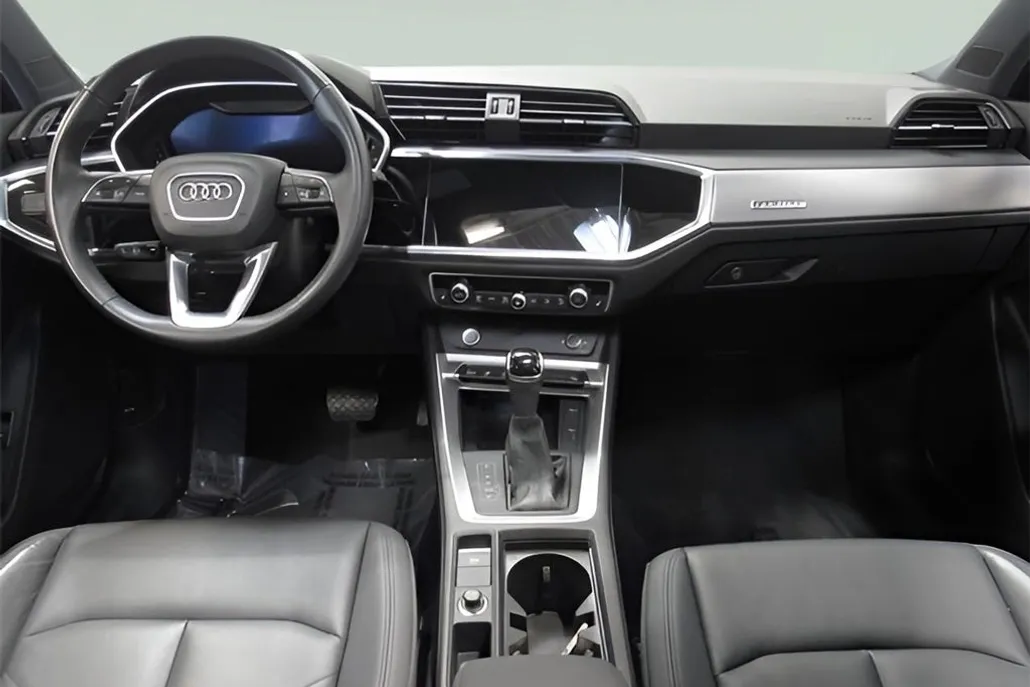 2020 Audi Q3 Premium Plus 45 TFSI photo 1