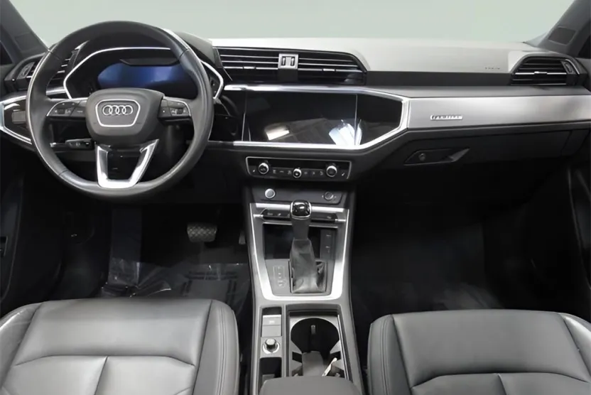 2020 Audi Q3 Premium Plus 45 TFSI photo 1