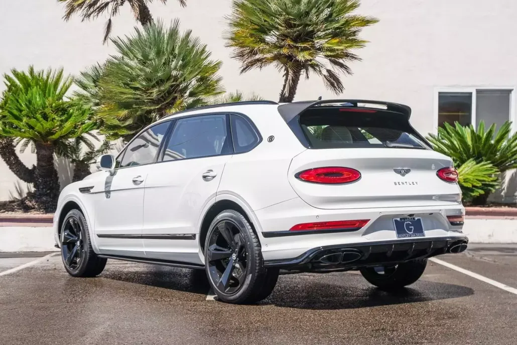 2025 Bentley Bentayga EWB V8 photo 1