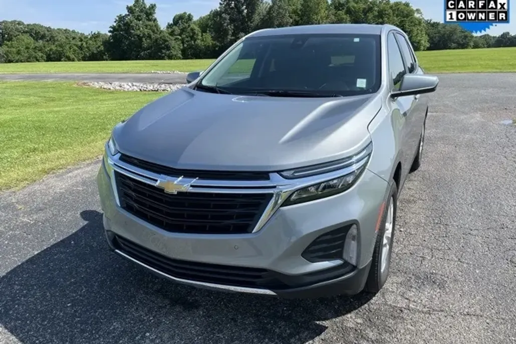 2023 Chevrolet Equinox LT photo 1