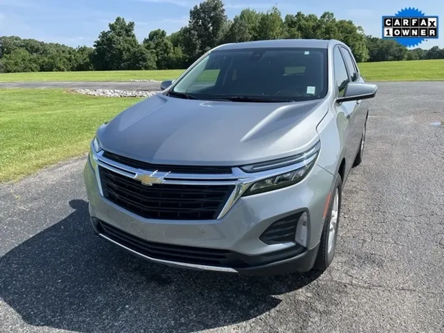 2023 Chevrolet Equinox LT photo 1