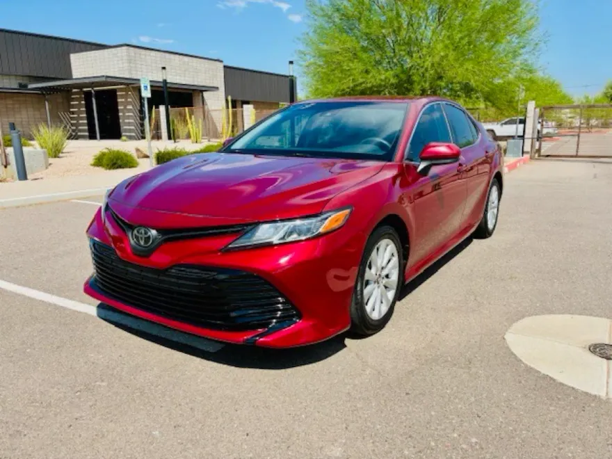 2019 Toyota Camry L photo 1