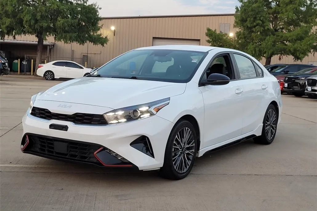 2023 Kia Forte GT-Line photo 1