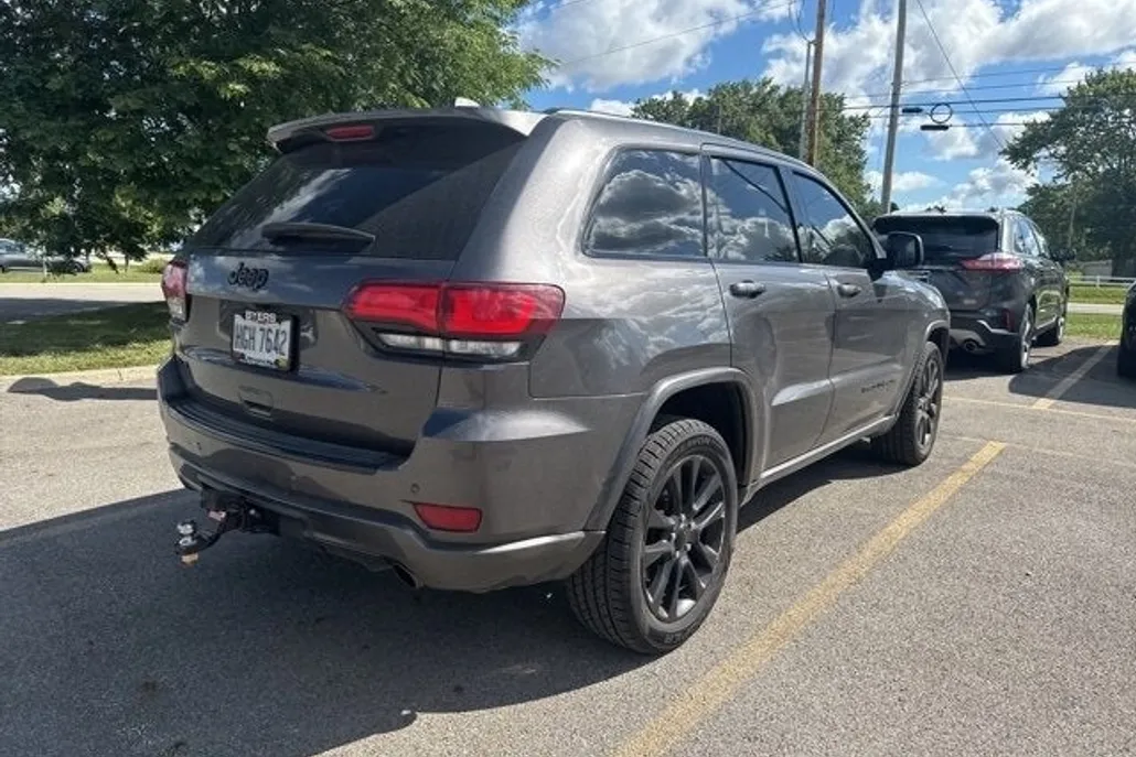 2017 Jeep Grand Cherokee Altitude photo 1