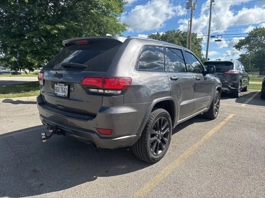 2017 Jeep Grand Cherokee Altitude photo 1