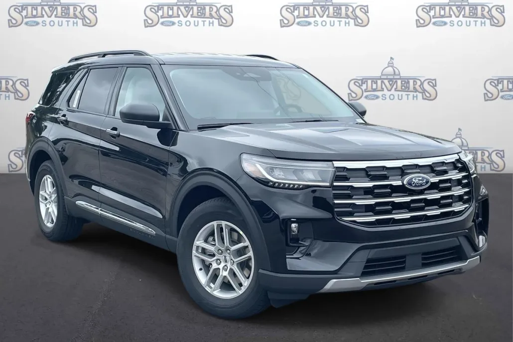 2025 Ford Explorer photo 1