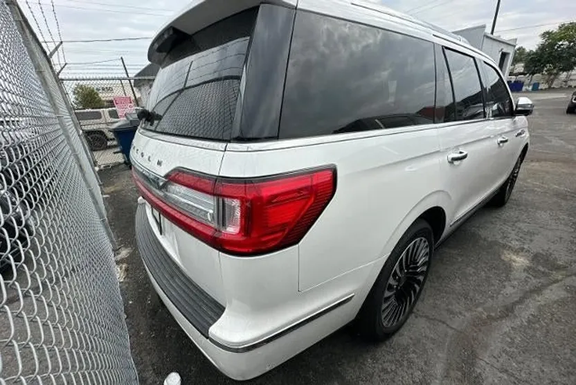 2019 Lincoln Navigator Black Label photo 1