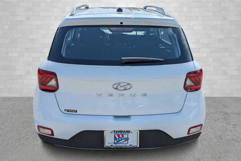 2025 Hyundai Venue SEL photo 1