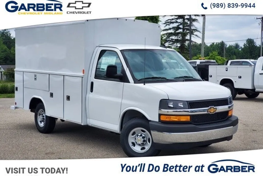 2025 Chevrolet Express Cutaway 3500 photo 1