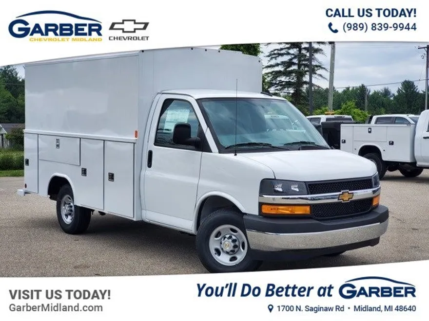 2025 Chevrolet Express Cutaway 3500 photo 1