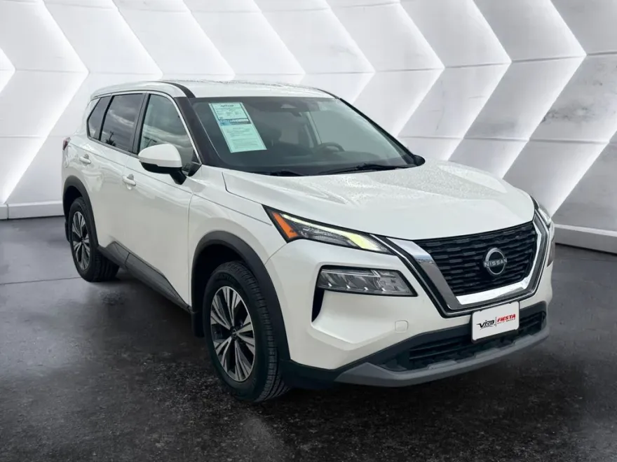2022 Nissan Rogue SV photo 1