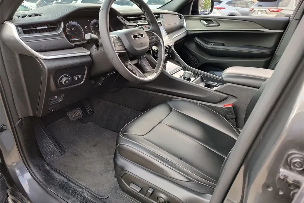 2024 Jeep Grand Cherokee Limited photo 1