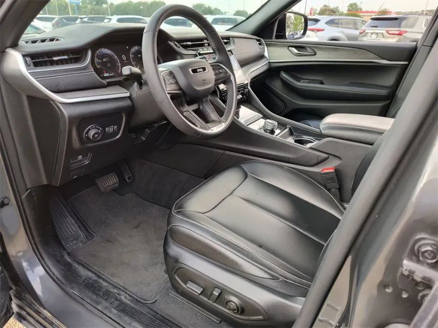 2024 Jeep Grand Cherokee Limited photo 1