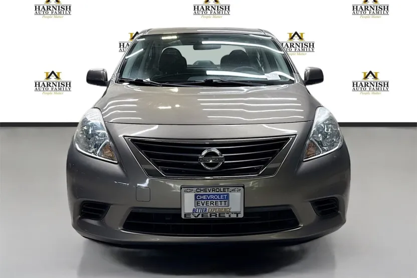 2012 Nissan Versa 1.6 SV photo 1