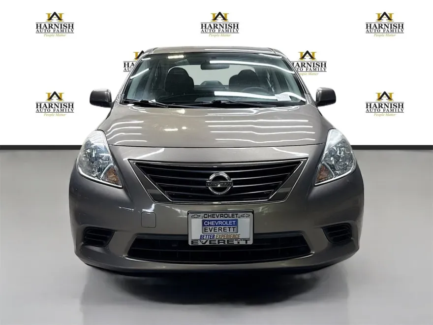 2012 Nissan Versa 1.6 SV photo 1